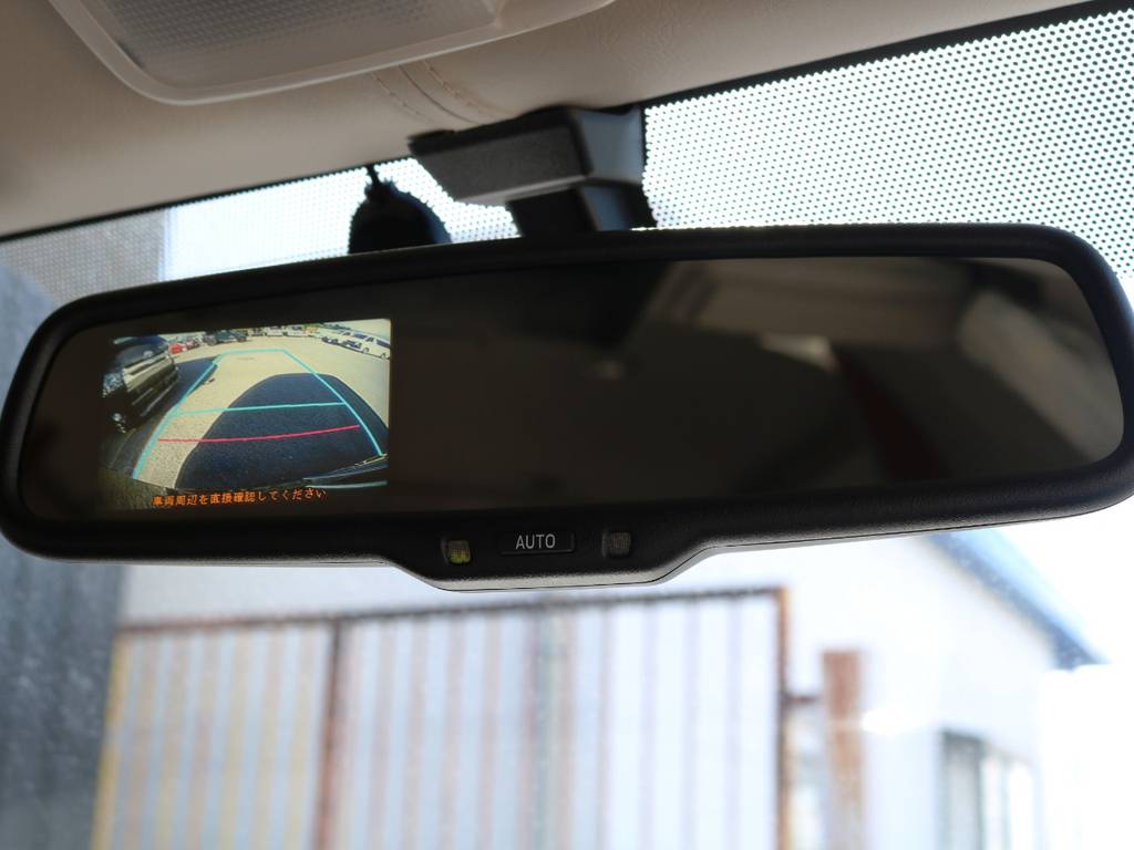 メーカーオプション　純正バックカメラ＋バックモニター内蔵自動防眩インナーミラー！
