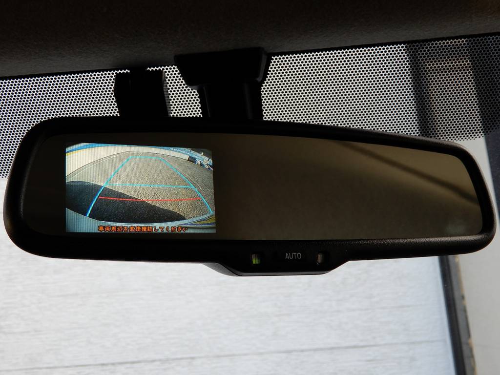 メーカーオプション　モニター内蔵自動防眩インナーミラー！