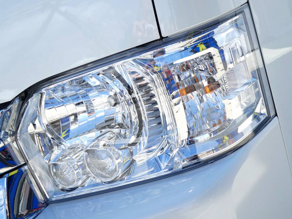 メーカーオプションのＬＥＤヘッドライト装備！！総額表示に含まれております！