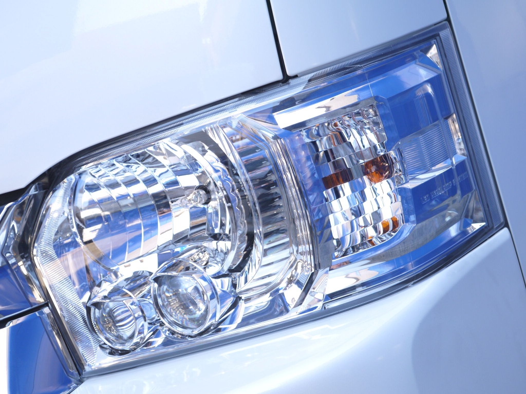 メーカーオプションのＬＥＤヘッドライト完備！