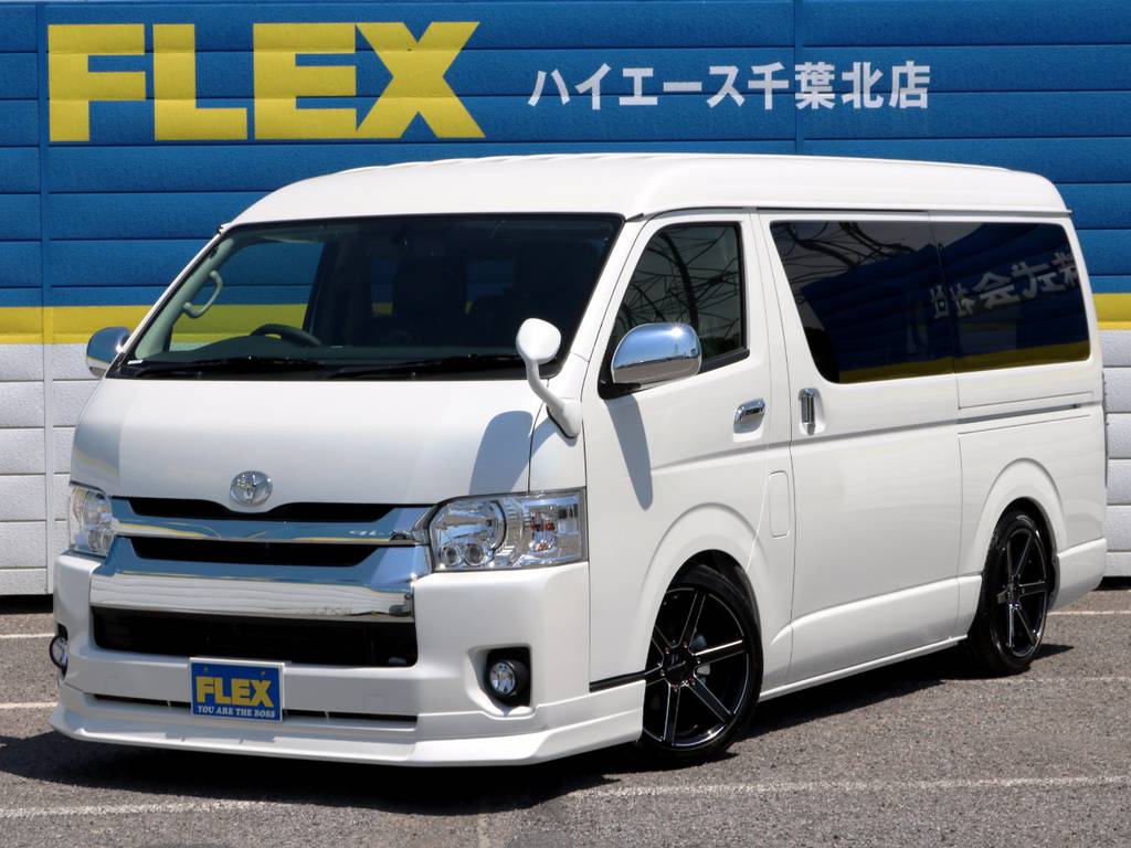 新車未登録ハイエースＷ「ＧＬ」１０人乗り、人気の内装アレンジＳＴラウンジが完成！