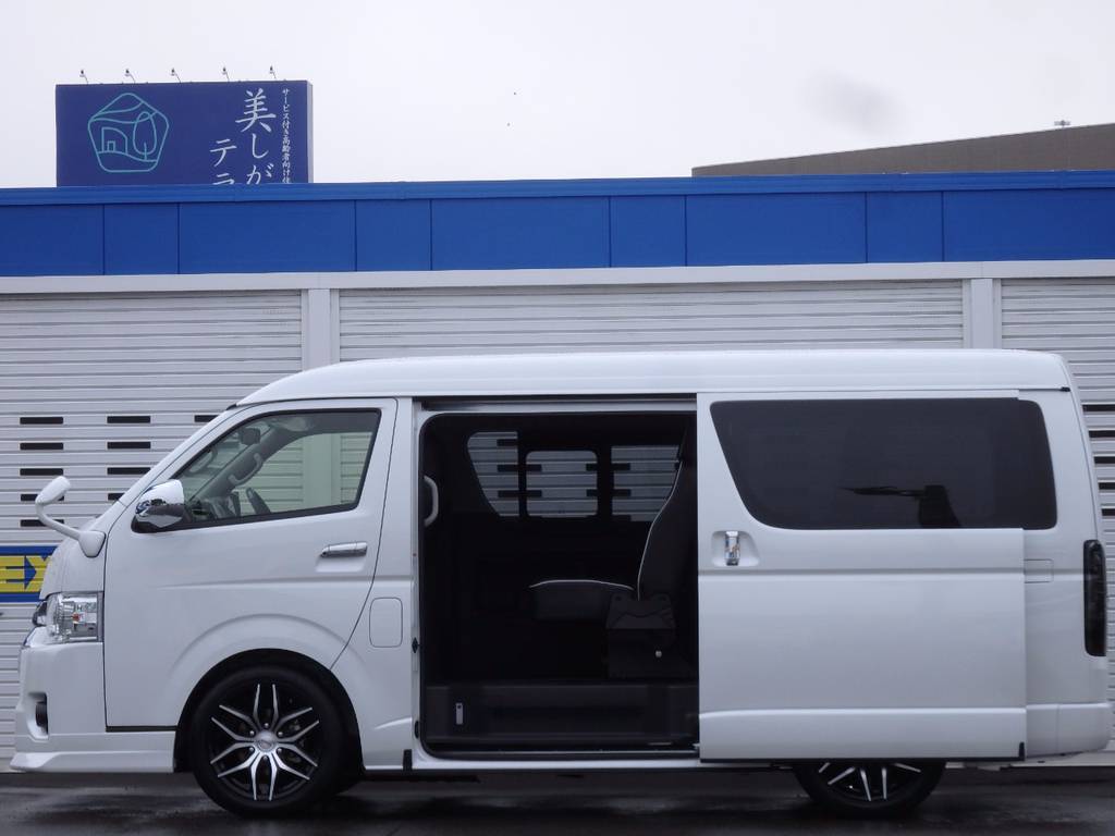 新車オプションの自動ドア装着です！その他、純正オプション多数です！