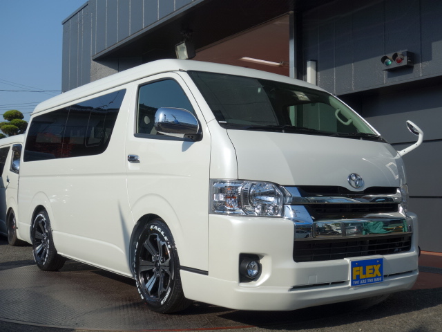 人気のパールホワイト店頭在庫車になります！！