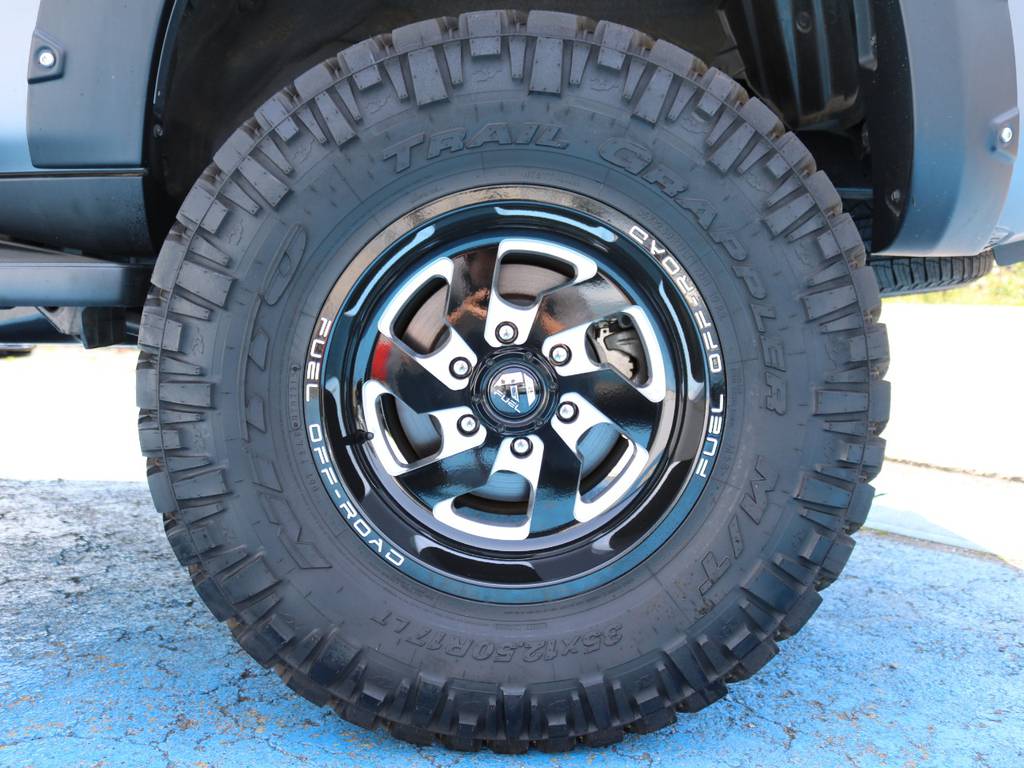 ☆FUEL TURBO 6 17インチアルミホイール＆NITTO TRAIL GRAPPLER 35×12.50Ｒ17☆