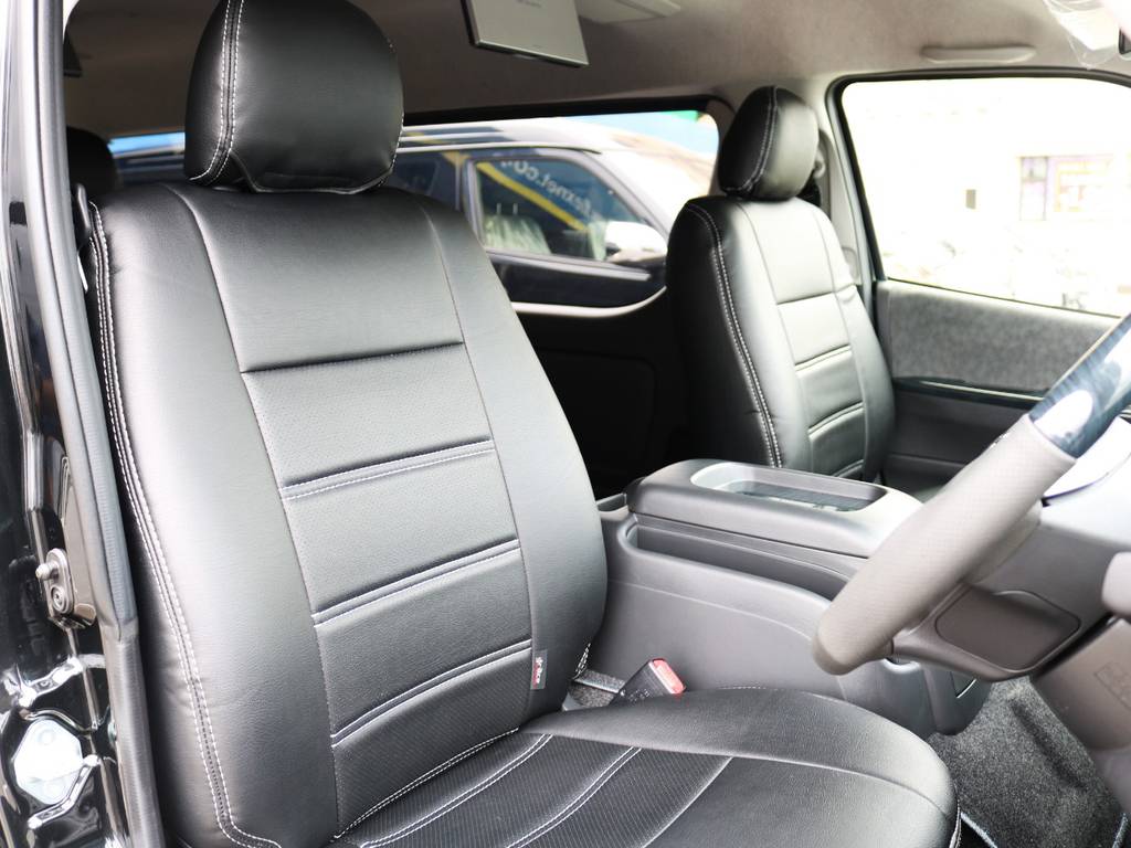 運転席シート、黒革調シートカバー付き！