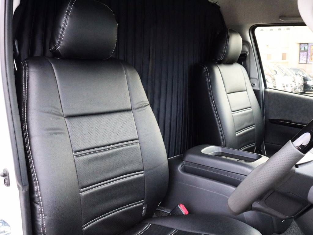 運転席シート、黒革調シートカバー！