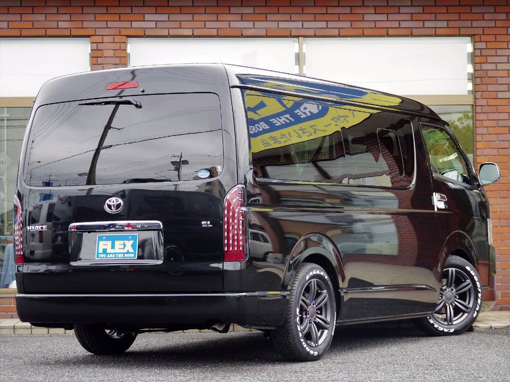 埼玉県越谷市にあるハイエース専門の新車、中古車の展示販売!グレードや年式等その場で見比べられます！