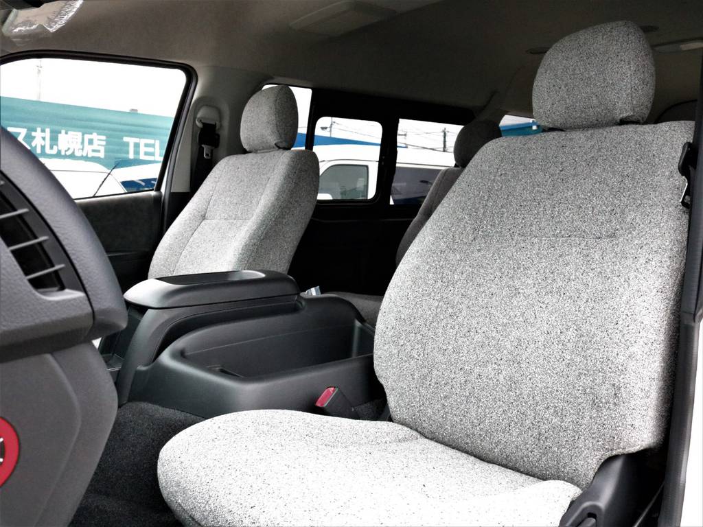ふかふかで気持ちの良い素材で長時間の運転も疲れにくいですよ！