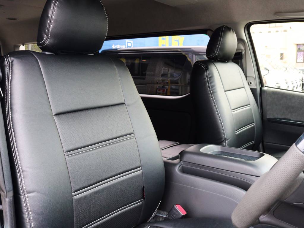 運転席シート、黒革調シートカバー付き！