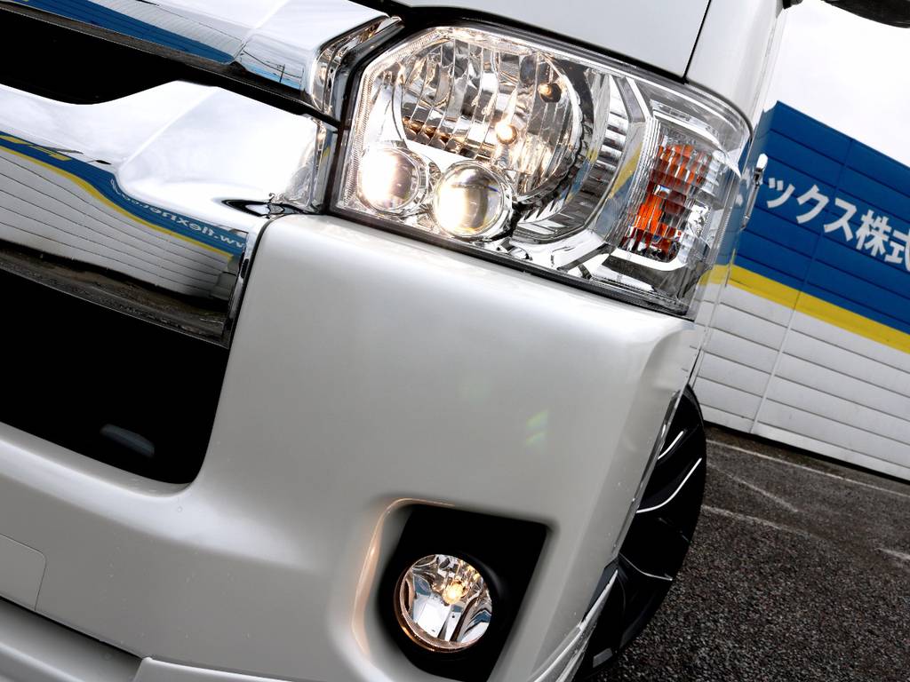 メーカーオプション　ＬＥＤヘッドライト！