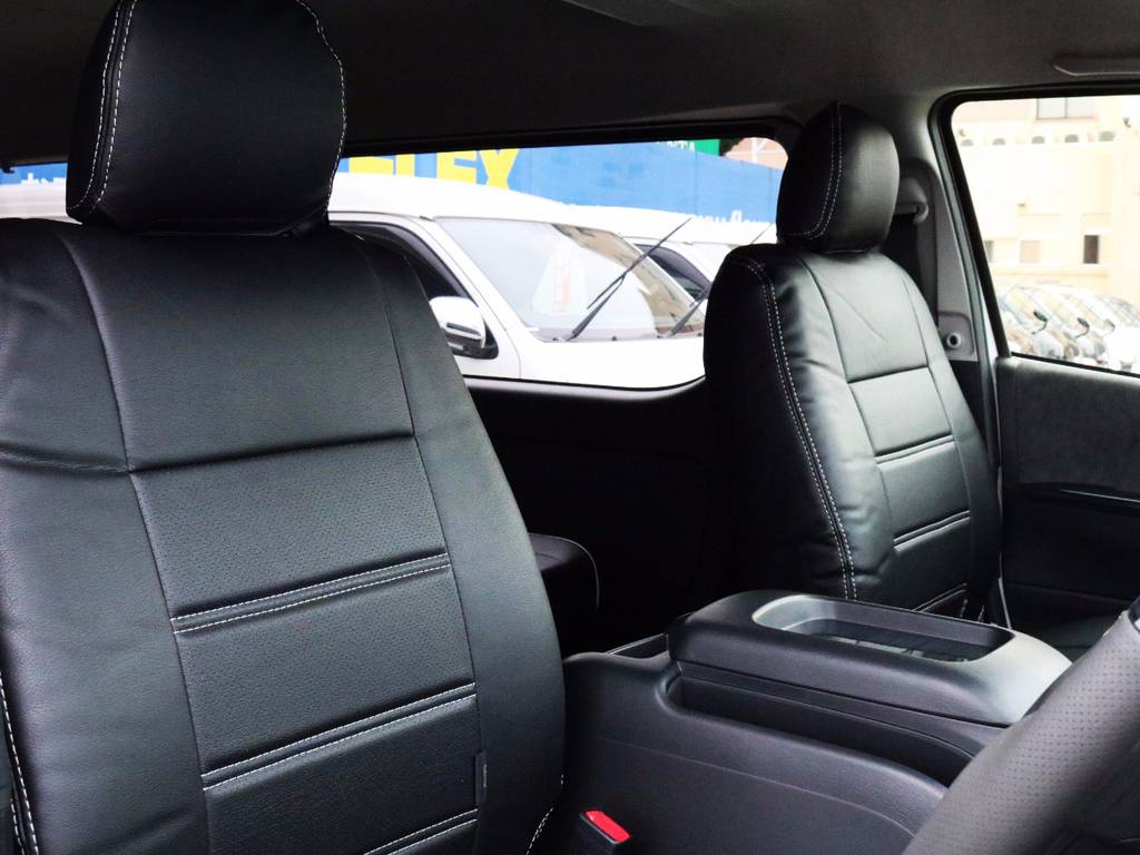 運転席シート、黒革調シートカバー付き！