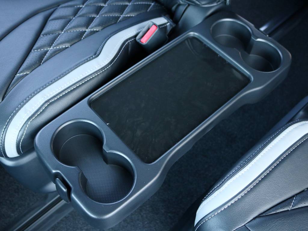 折り畳み式センターテーブル完備！