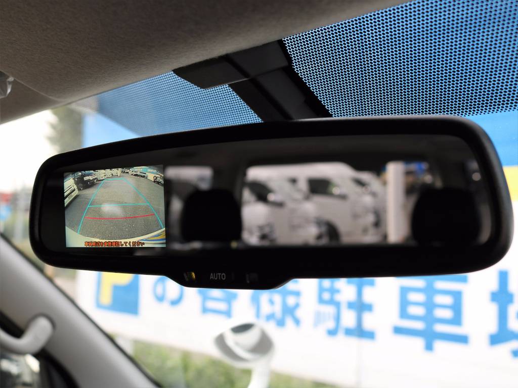 バックカメラの映像はナビ画面にも映るよう加工しているので実用性もいいですよ！