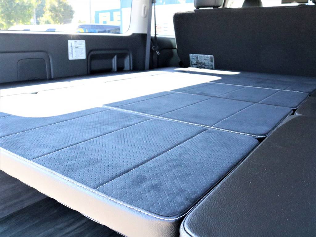 肌ざわりの良いベッドマット付きで車中泊も出来ます！