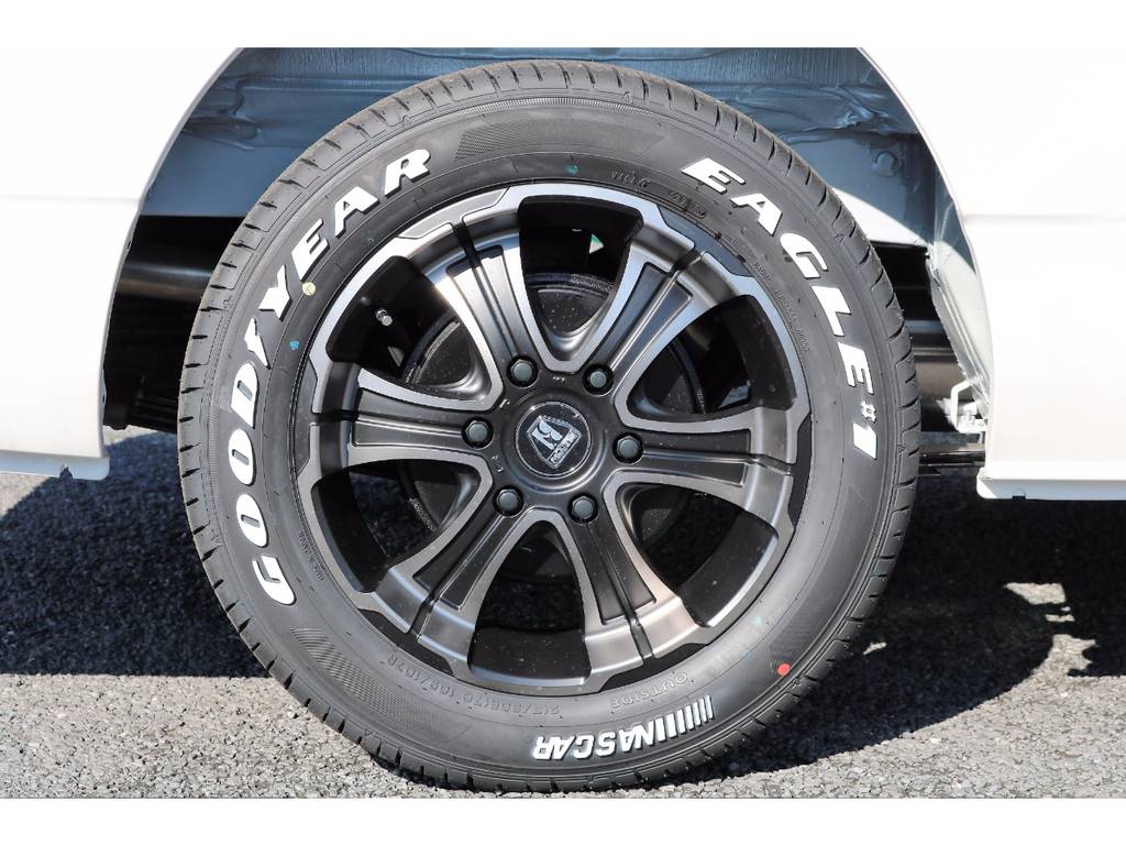 ホイールにはFLEXオリジナルカラーのバルベロ ワイルドディープス17インチをチョイスしました。
