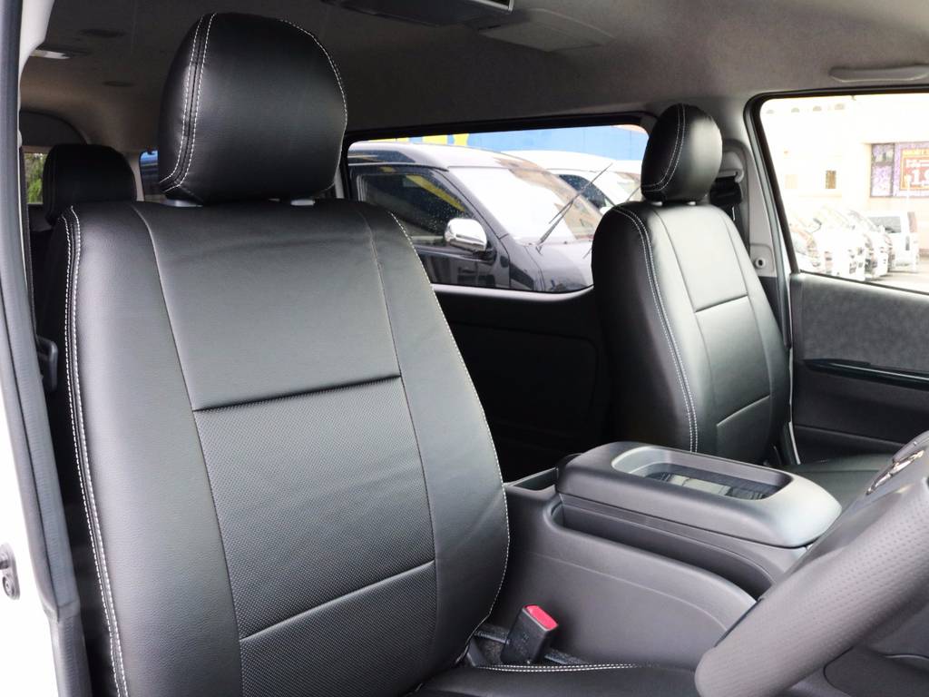 運転席シート、黒革調シートカバー付き！
