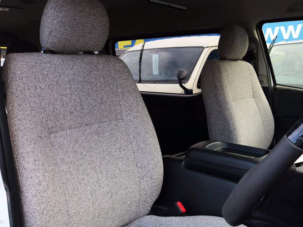 運転席シート、オシャレな感じにシート生地張替え！