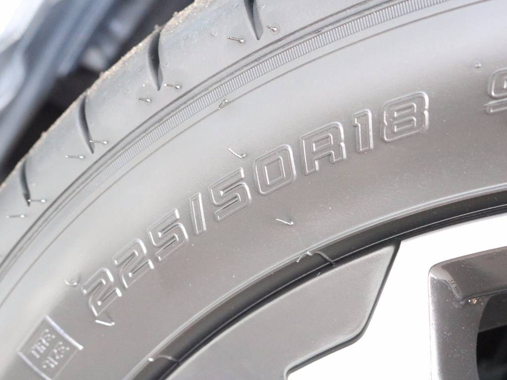 足元は、完全新作FLEXオリジナルホイール　バルベロアーバン18in！
