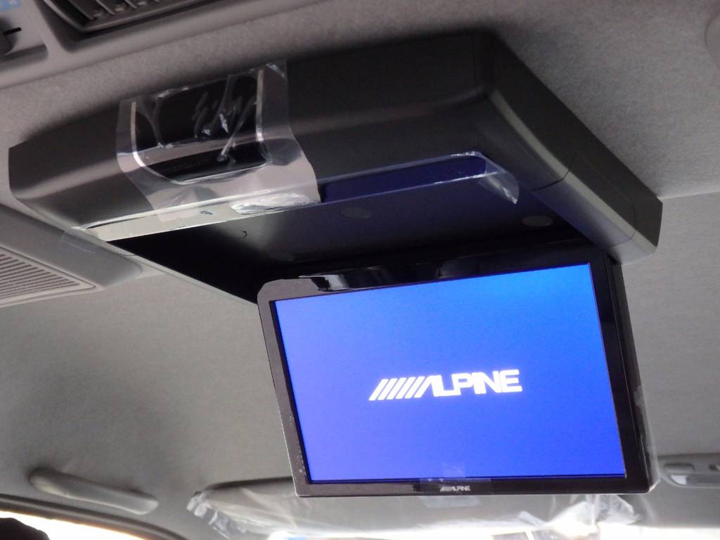 アルパイン　フリップダウンモニターも完備です！
