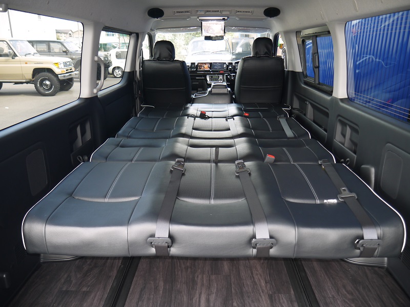 フルフラット仕様にもでき、ご家族で車中泊にもご利用いただけます！