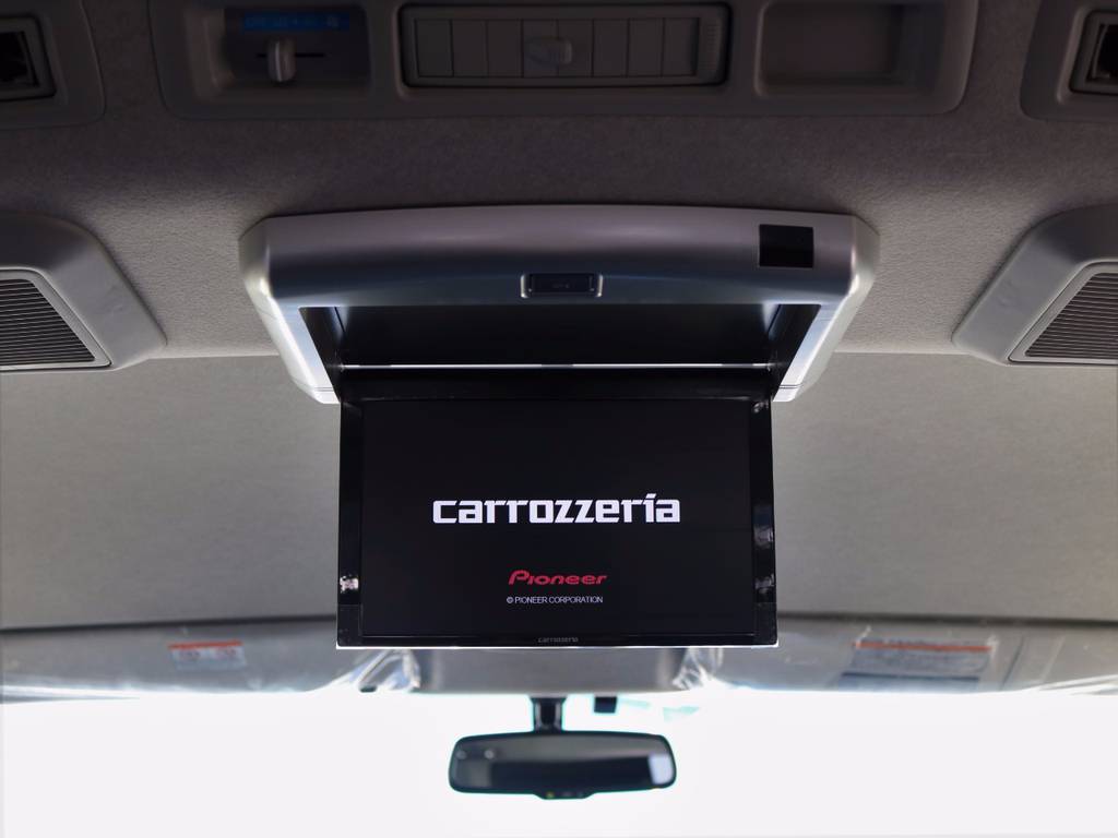 後席用にもフリップダウンモニターを装着済み♪