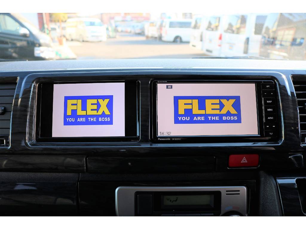 社外フルセグSDナビ＆サブモニターも完備しております！運転中ナビをご覧になりながら、助手席の方はお好みの動画の鑑賞も可能です！