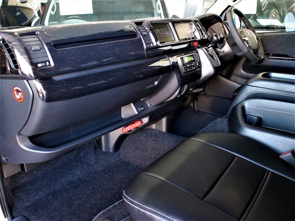 インテリアパネル！　インテリアシフトノブ！　インテリアコンビステアリング！