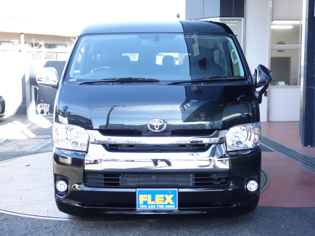 迫力のワイドボディ！とても大きく見えますが、幅は１８８ｃｍとなっておりますのでほとんどの駐車場は問題ありません。
