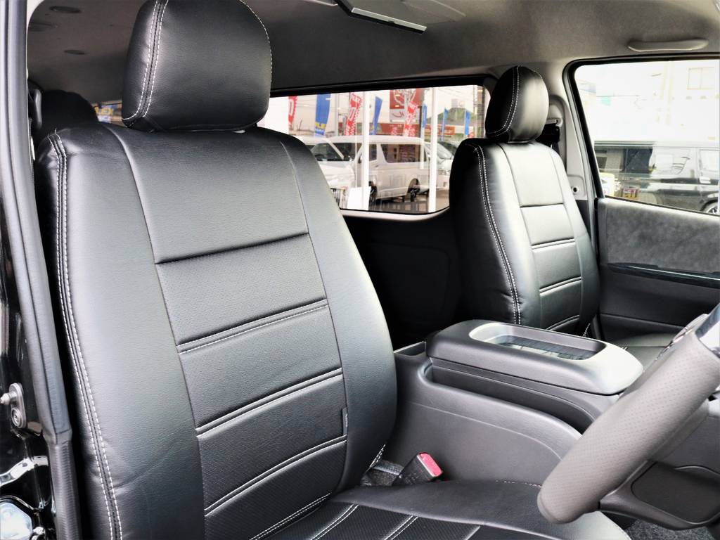 運転席シート、全席黒革調シートカバー付き！