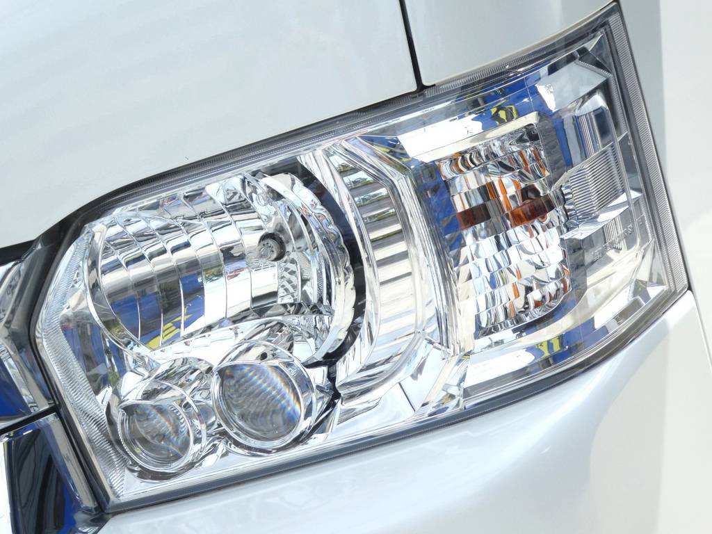 メーカーオプションのＬＥＤヘッドライト完備！！