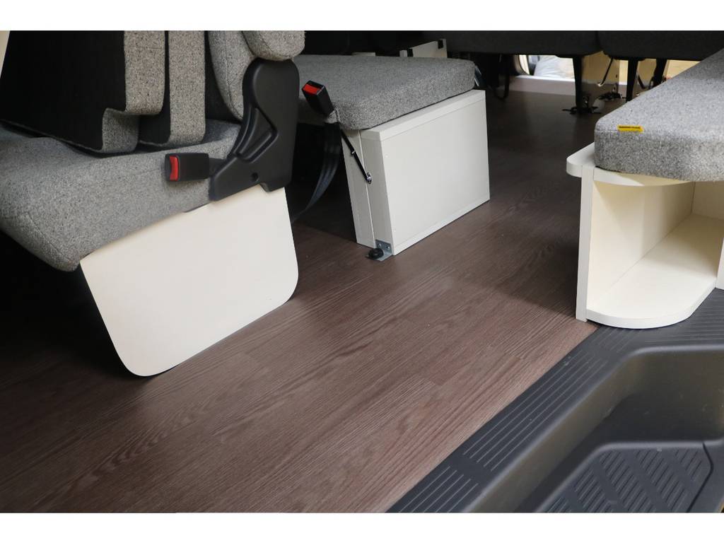 嬉しい床張施工！！