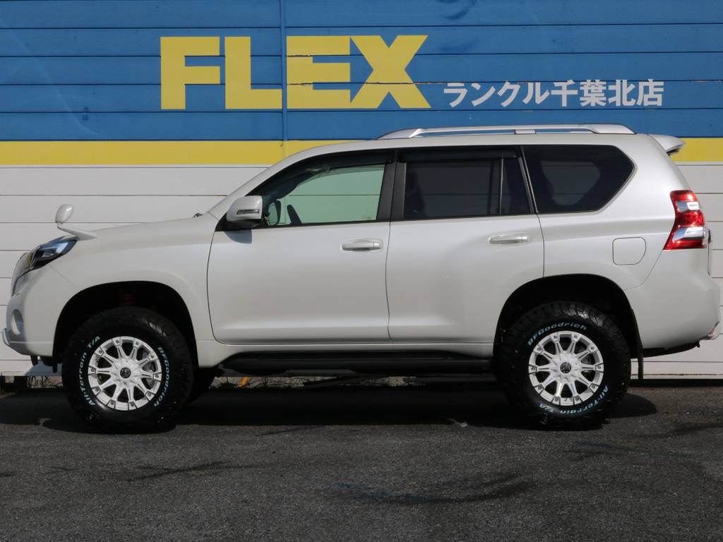 納車後も同じ敷地内に自社工場完備しておりますので、カスタム・車検・などもお気軽に御相談下さい。