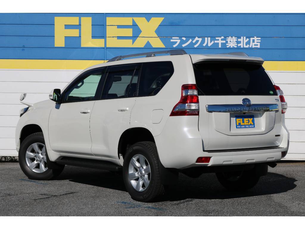 当店の車両は全て仕入れ→車両チェック→カスタマイズ→ルームクリーニングを行い、一台一台愛情を込めて仕上げてお客様に販売させて頂いております。