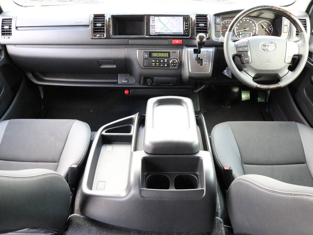 【新車ハイエース ４ＷＤ Ｓ－ＧＬ Ｄ/Ｐ ＴＳＳＰ付 ＦＬＥＸアレンジＦＵ-Ｗ オプションスライドレール】