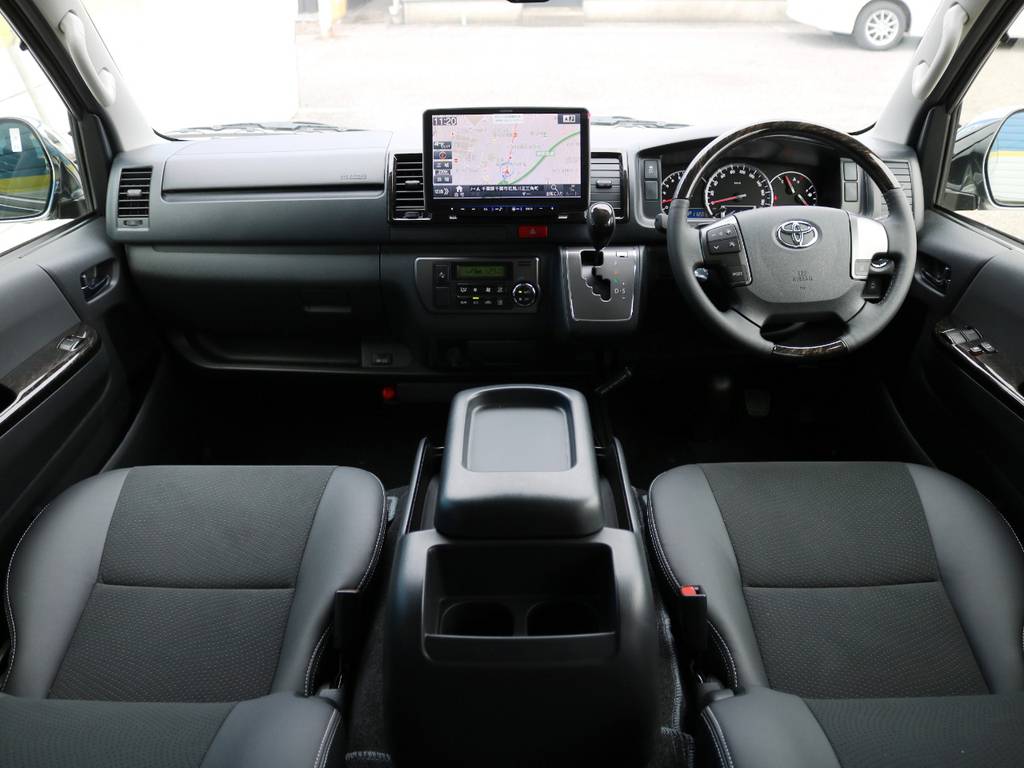 特別仕様車ダークプライムをベースに、人気のカスタムパーツを盛り込んで仕上げました♪