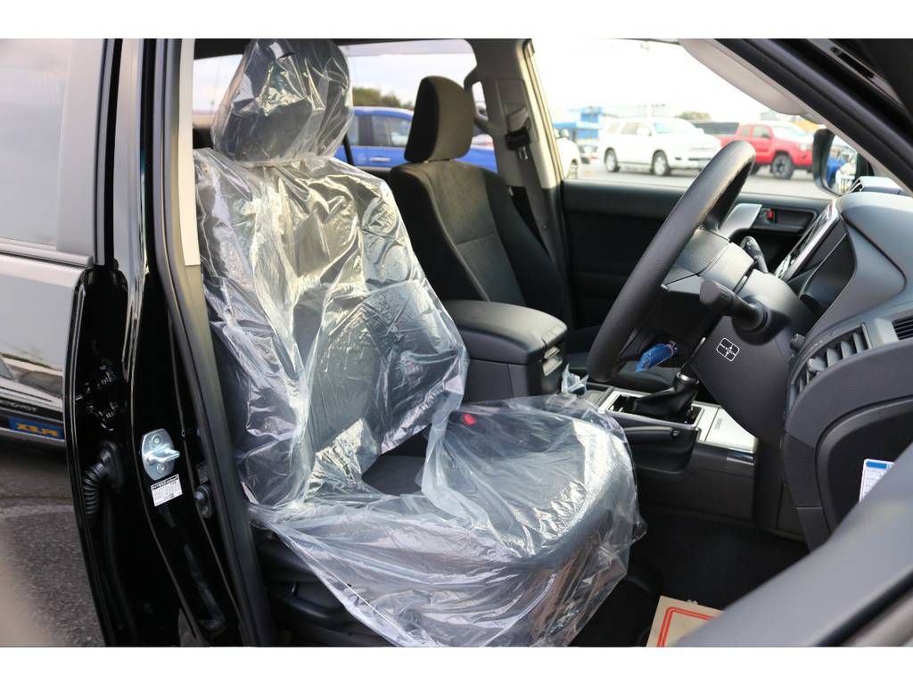 当店の車両は全て仕入れ→車両チェック→カスタマイズ→ルームクリーニングを行い、一台一台愛情を込めて仕上げてお客様に販売させて頂いております。
