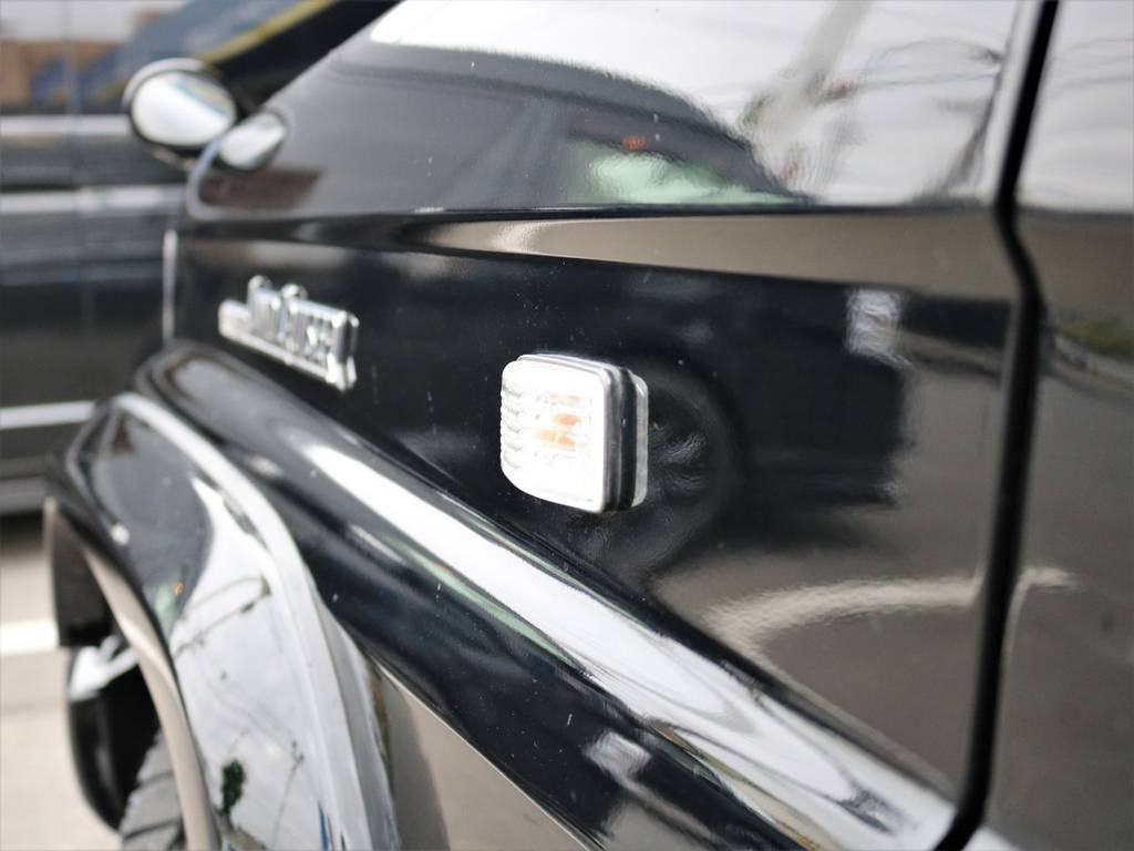 サイドマーカーはクリアーに換装済みです☆灯火類が変わるだけで印象も大きく変わりますね♪