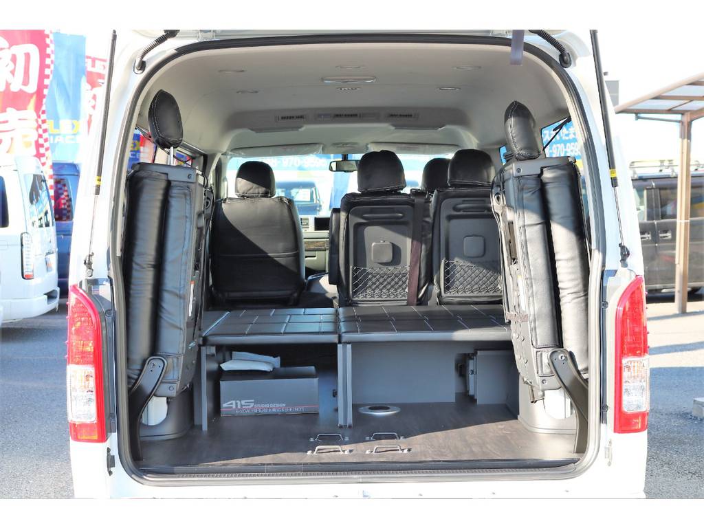 完全に4列目シートを跳ね上げれば大きな荷物もラクラク積載が出来ます！