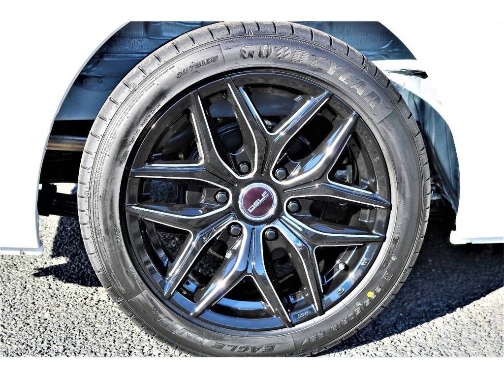 足元にはFLEXオリジナルホイールのDelf01をチョイス！最新鋭のデザインのブラックミーリングです！