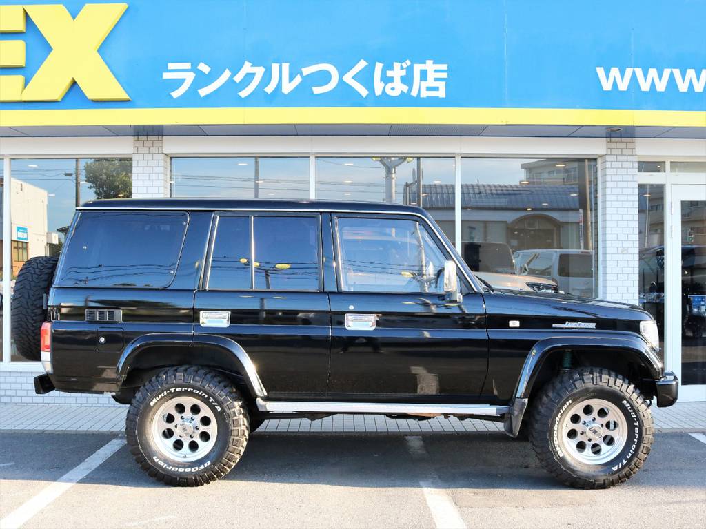 黒のボディカラーはとてもカッコよく見えますね♪