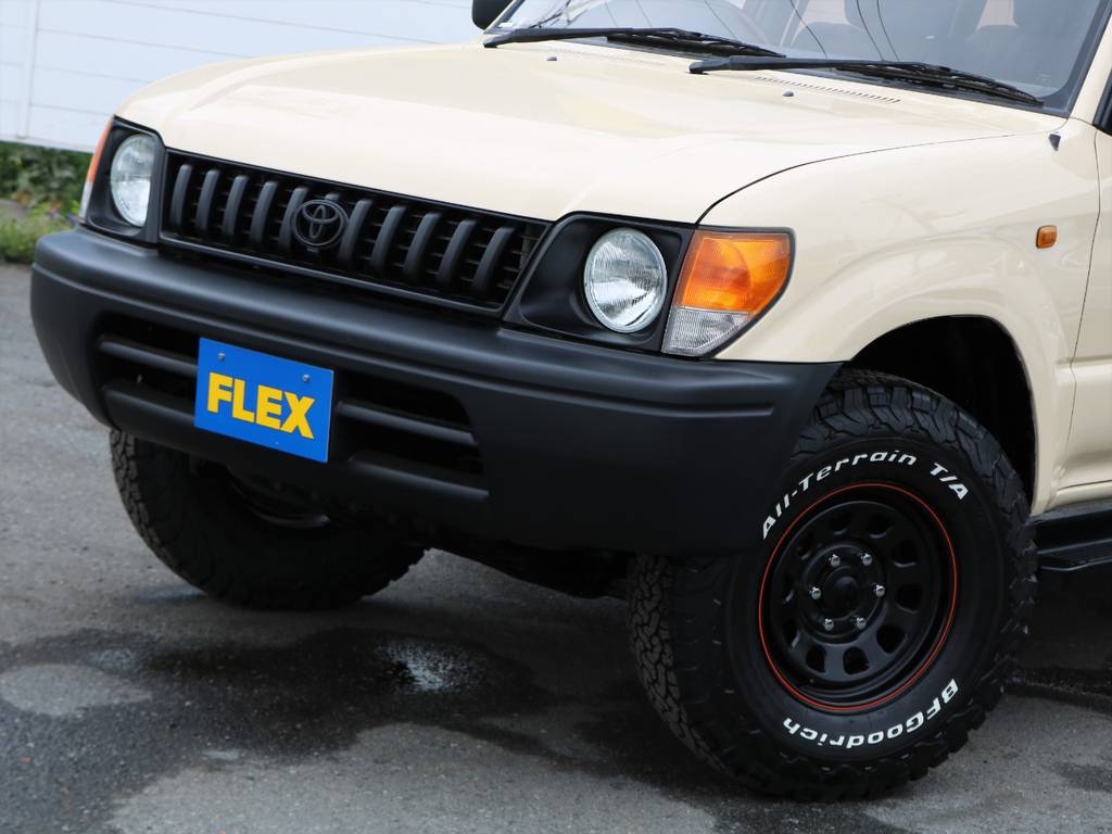 ９０プラド純正丸目ヘッドランプやナローボディ用バンパーなどを新品装着＆Ｎｅｗペイントにて施工しております！