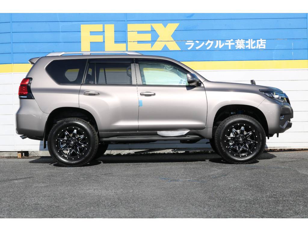 ２０インチフューエルAWは外装色と相性がいいです☆