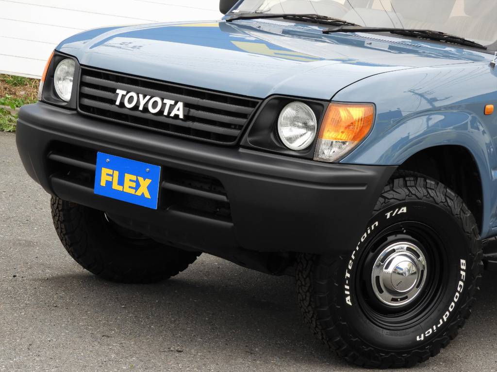 ９０プラド純正の丸目ヘッドランプを新品装着！ＦＪクルーザーの純正色になりますので、丸目ヘッドランプが良く似合いますね！