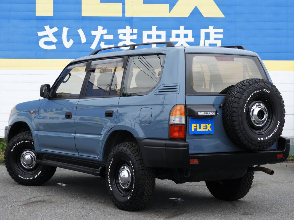 全長、全幅もコンパクトで、着座位置が高く見切りも良いため運転しやすいですよ！３列８人乗りながら取り回しがしやすくお勧めです♪
