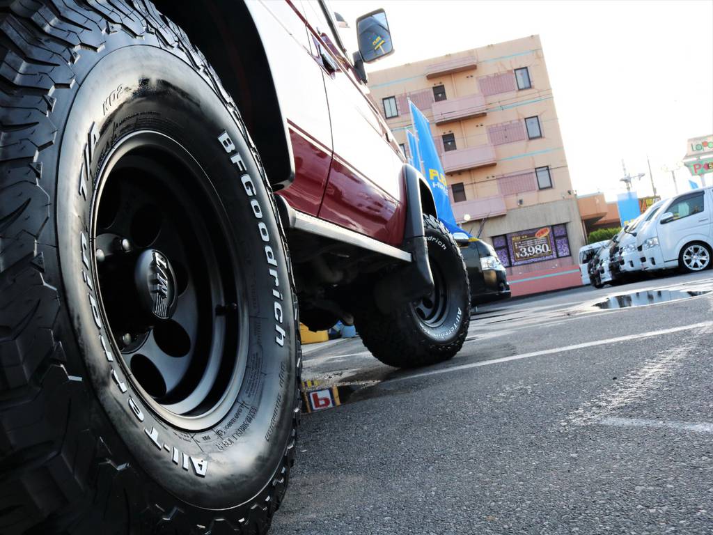 お車は乗るだけでなく自分好みにカスタムするのも楽しみ方の一つです。ランクルのカスタムはフレックスにお任せ下さい！