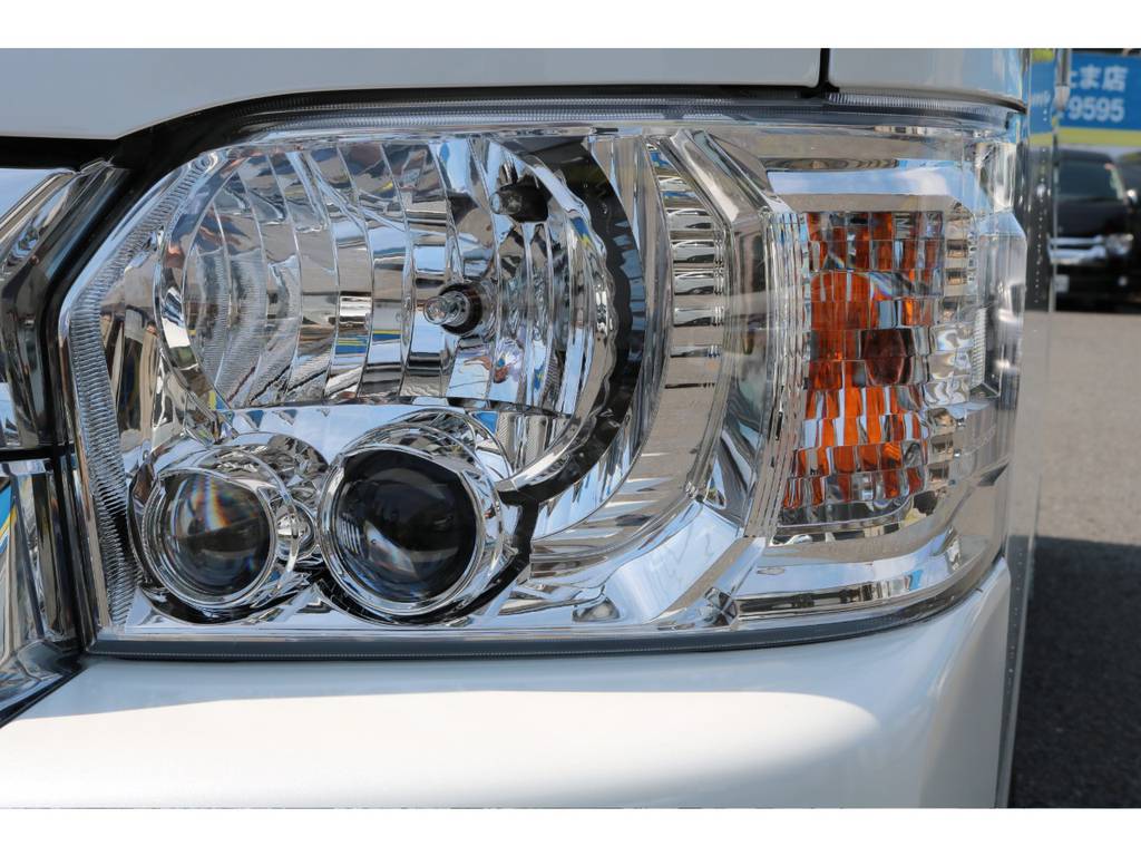 夜道も安心！明るく照らしてくれるLEDヘッドライトを装着！(こちらはメーカーオプションになります。)