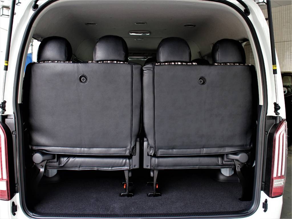 後席４人定員です！