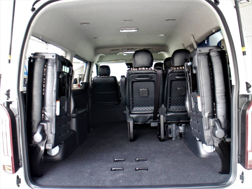 後席跳ね上げ可能ですので、荷室スペースとしてもご使用頂けます！