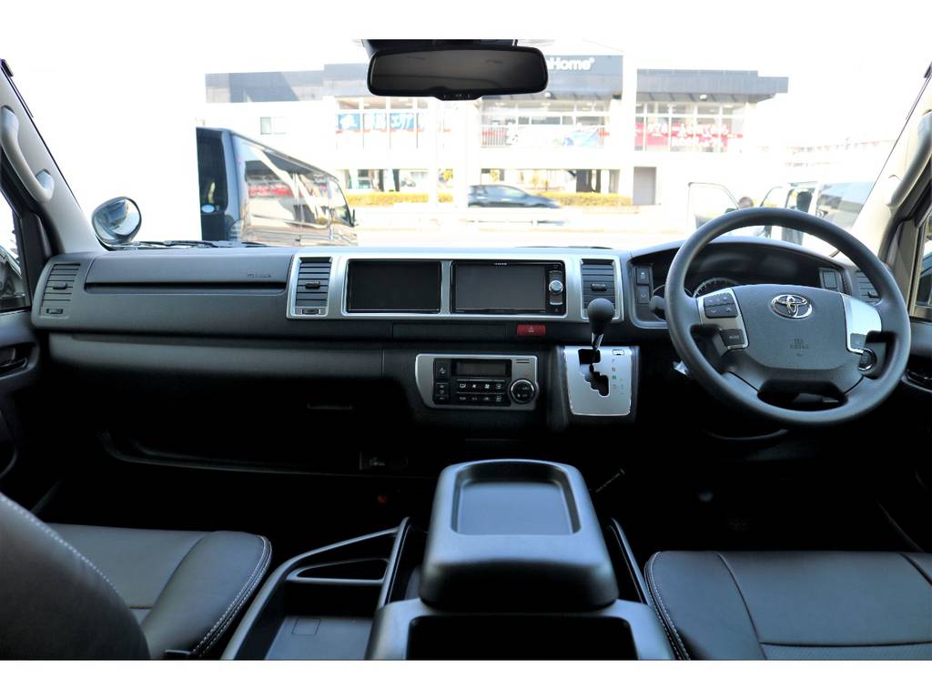 シンプルで機能的なキャビン！！