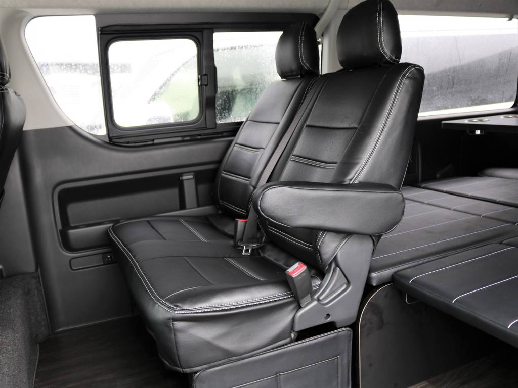 後席ももちろんシートカバー完備！！